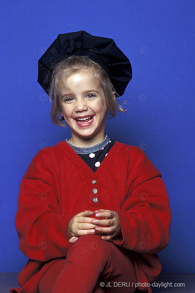 petite fille en rouge - little girl in red